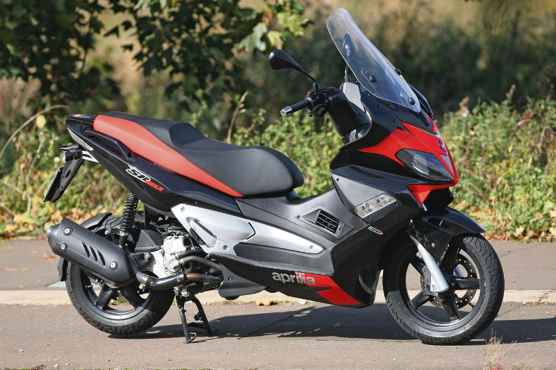 Мотоцикл Aprilia SR Max 300 2012