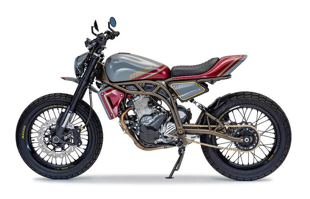 Мотоцикл CCM Street Tracker 2022