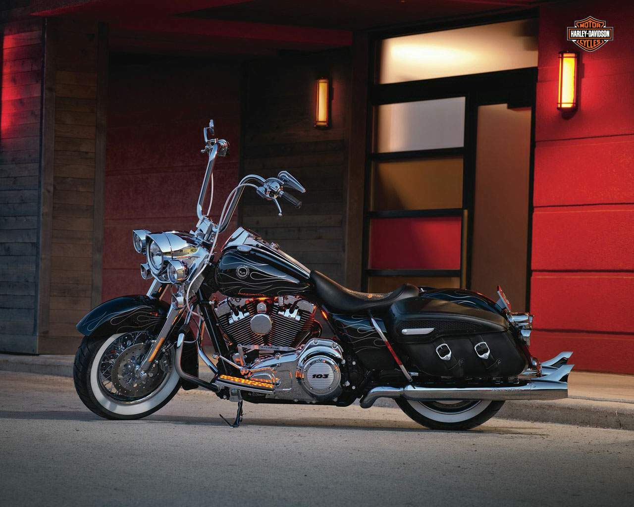 Мотоцикл Harley Davidson FLHRC Road King Classic 2011