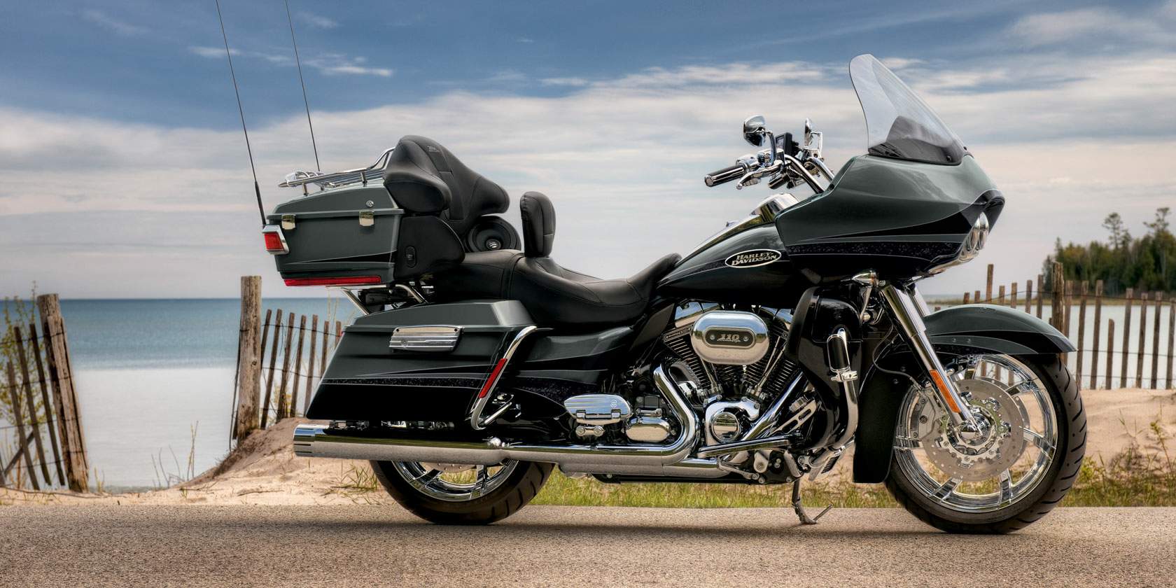 Мотоцикл Harley Davidson FLTRU Road Glide Ultra CVO 2011