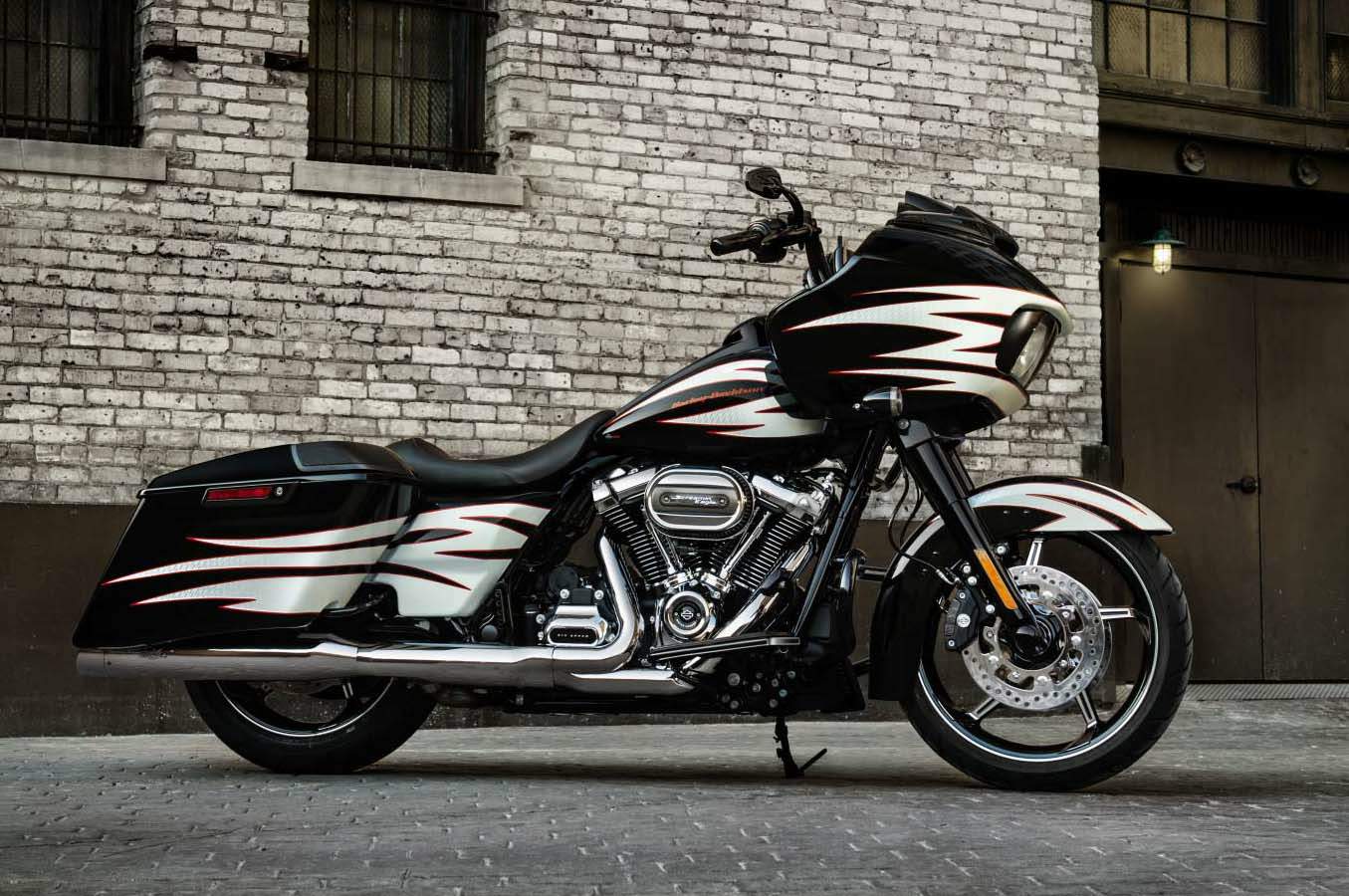 Мотоцикл Harley Davidson FLTRX Road Glide 2017