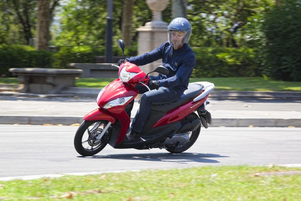 Мотоцикл Honda Vision 110 2012