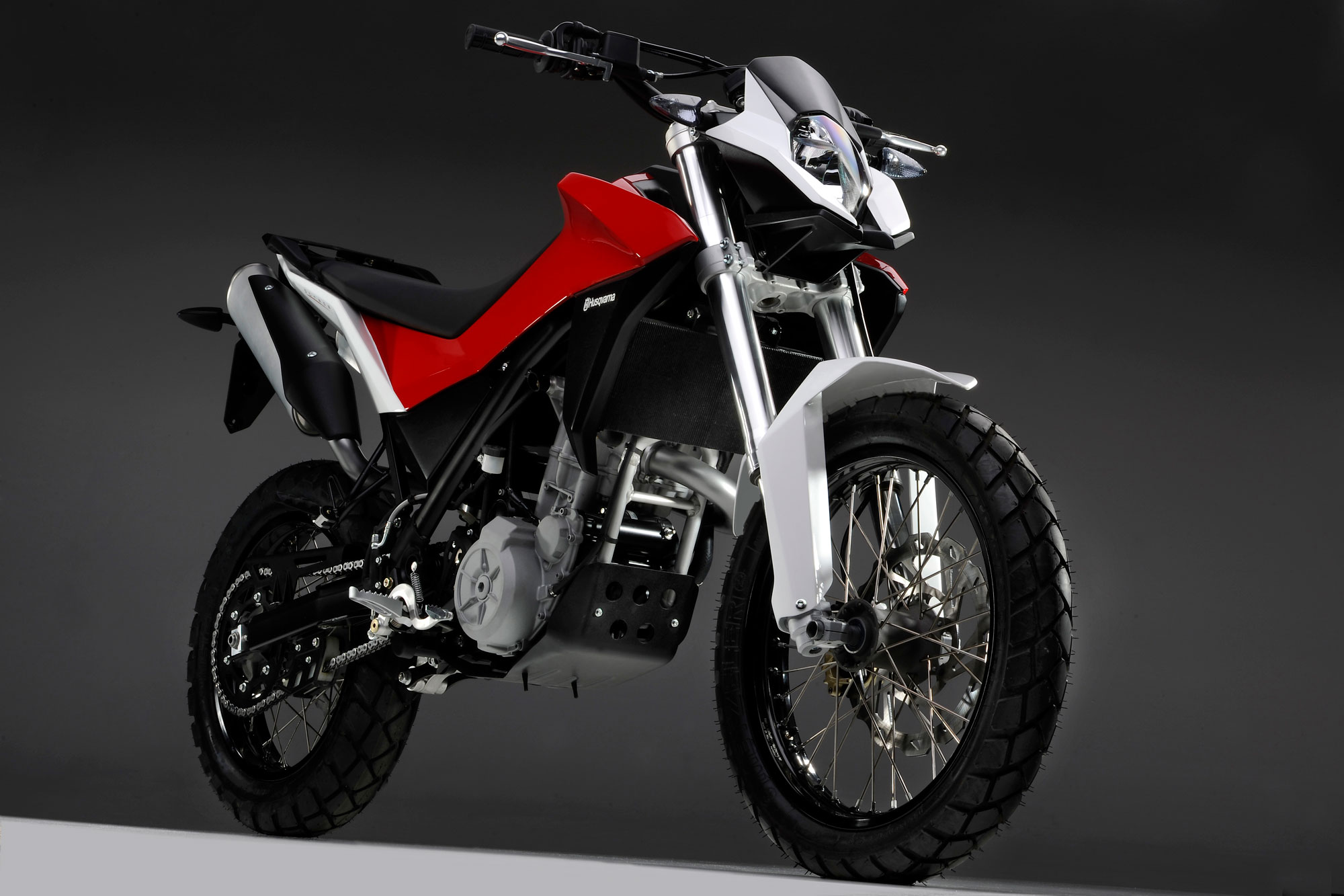 Мотоцикл Husqvarna Strada 650 2012