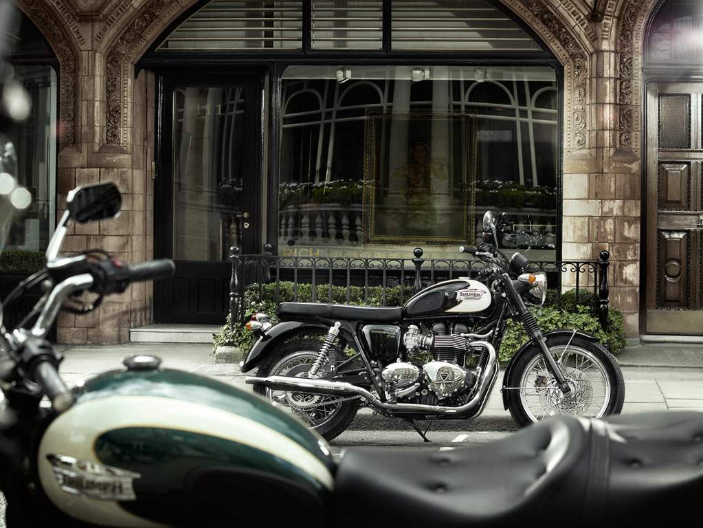 Мотоцикл Triumph Bonneville T100 2011