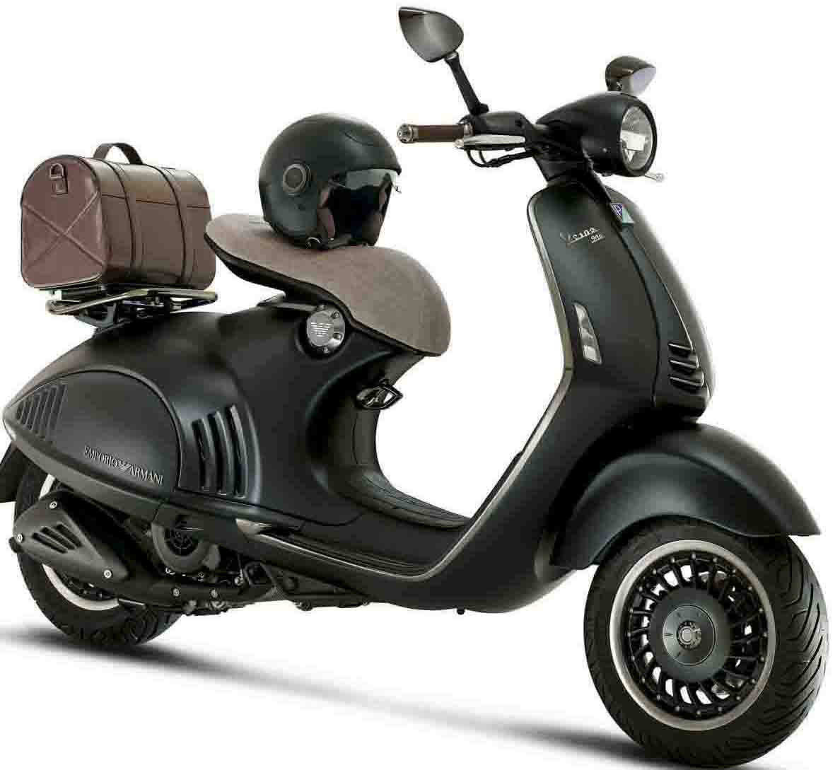 Мотоцикл Vespa 946 Emporio Armani 2015