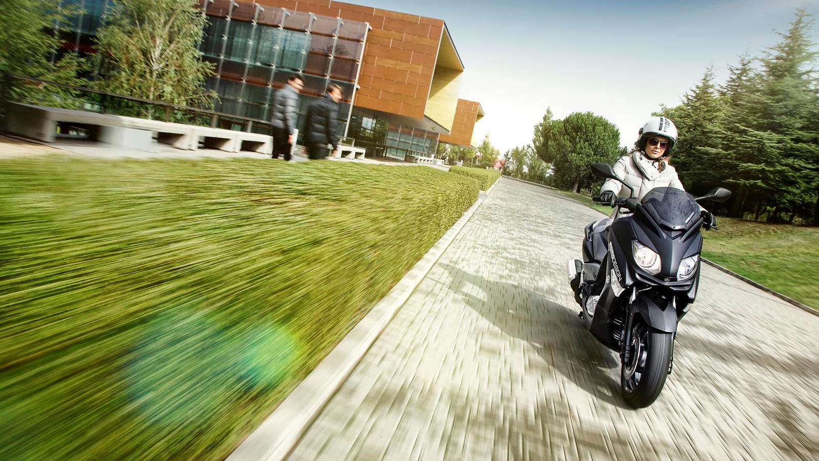 Мотоцикл Yamaha X-MAX 125 MOMODESIGN 2013