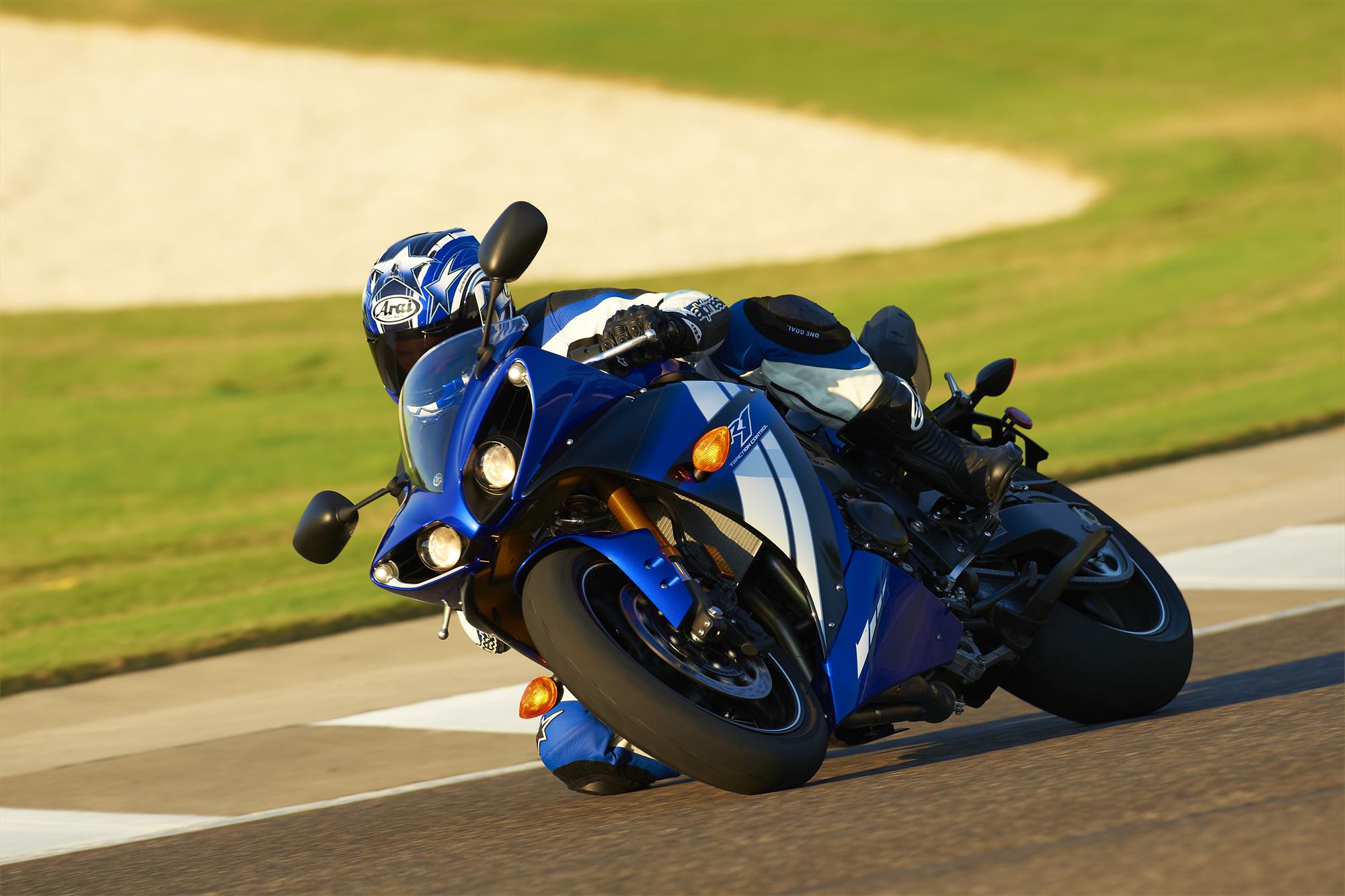 Yamaha r1 скорость